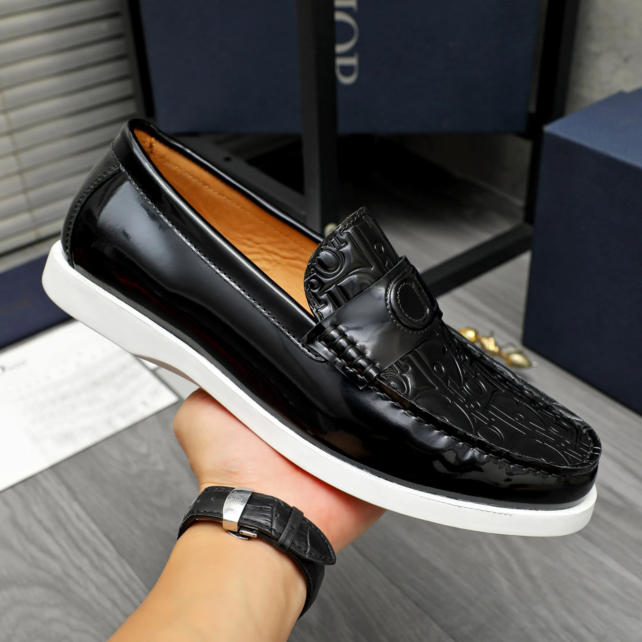 Men's shoes 💰460 Product trademark: Dior "Dior" casual slip-on leather shoes Regular size: 39-44 Product material: Selected pearlescent cowhide embossed upper, cowhide lining, rubber outsole